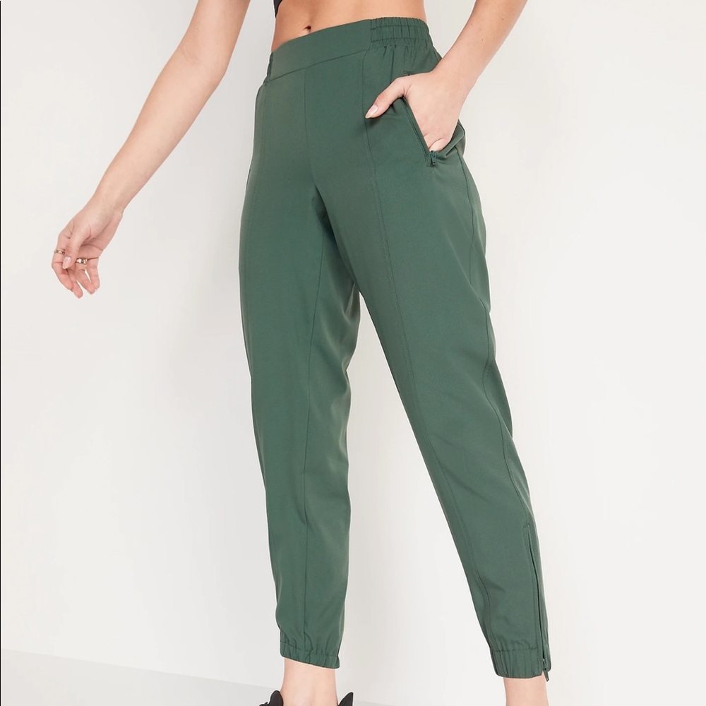 Old Navy 7/8 length athletic joggers
